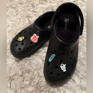 Make offer! NWOT CROCS Black Slippers Colorful Charms heel straps Men 9 Woman 11